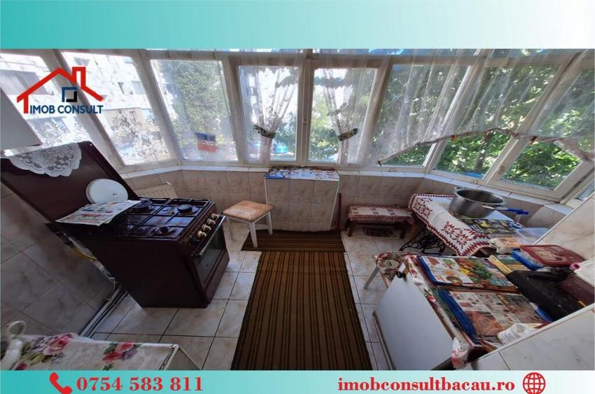 Trei camere! Etaj intermediar! Centrul Bacaului! CE1261 - 5