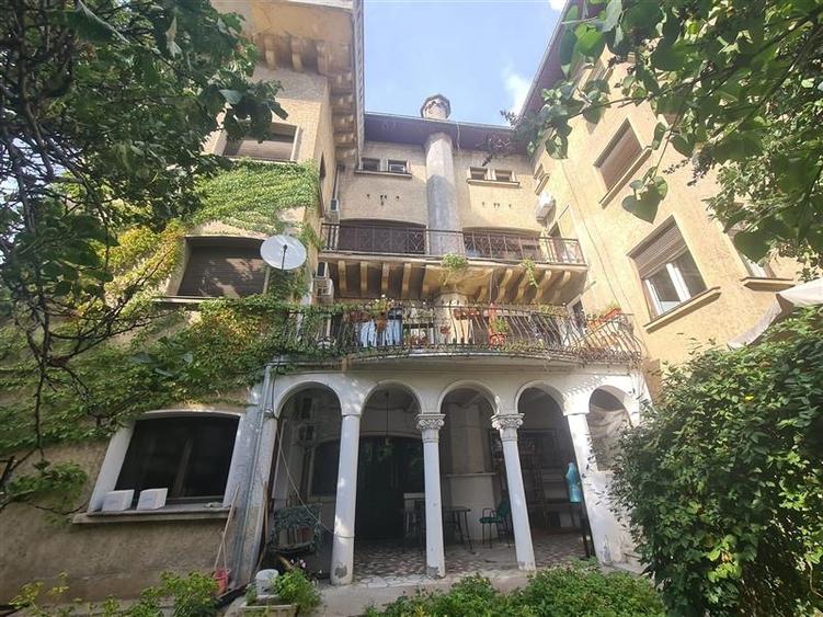 Plantelor, vila splendida cu 6 apartamente, curte, terase, garaj. - 1