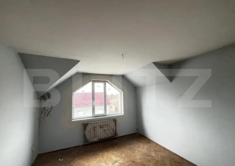 Casa de vanzare in Lazuri, ideala si pentru investitii - 9