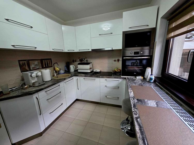 VAND CASA tip duplex P+1, Valea Voievozilor , LA 3 KM DE Targoviste - 4