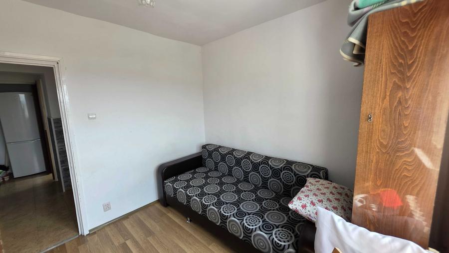 Inchiriez apartament cu 3 camere in zona centrala - 1