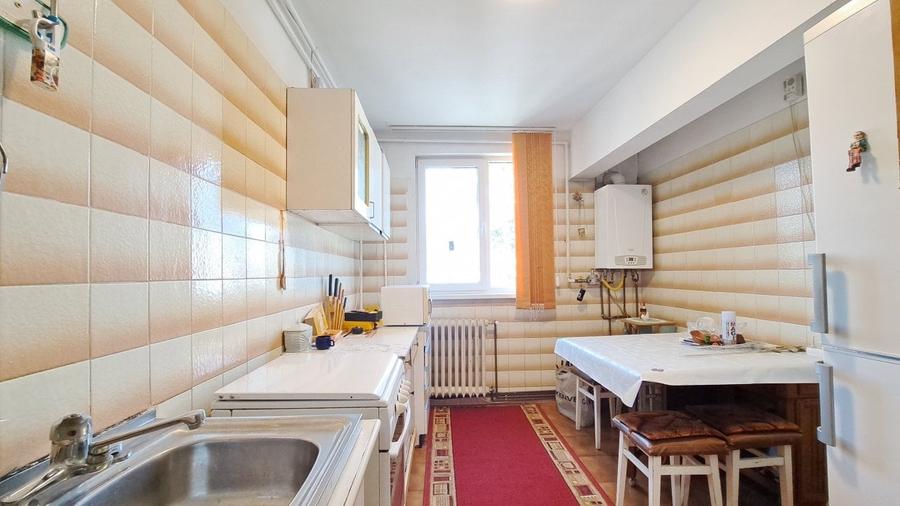 3 camere P.ta Minis, decomandat, centrala termica - 9