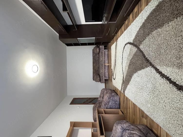 Apartament cu 3 camere decomandat în Exterior Vest