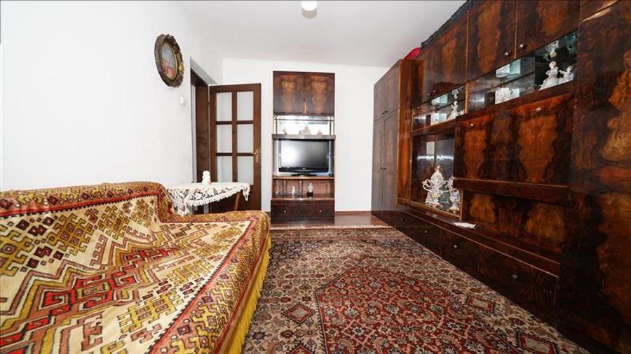 Apartament cu 3 camere decomandat în Rogerius
