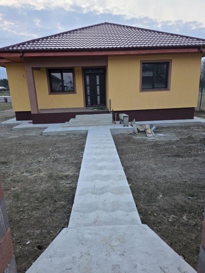 Vand casa noua , situata la 4 km de Tg.Neamt(Topolita) - 2