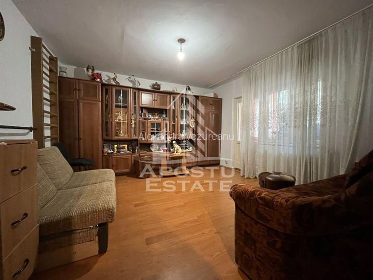Apartament cu 3 camere decomandat, mobilat în Soarelui