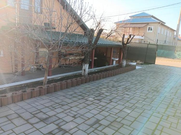 Tomesti deal la DE Iasi-Albita casa 118 mp si pensiune 530 mp - 2
