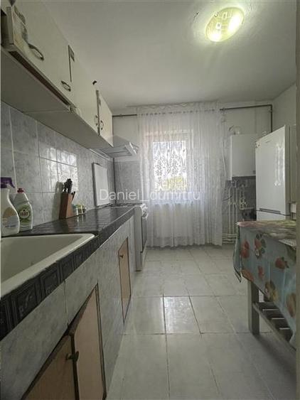 Apartament 3 camere, decomandat, Navodari