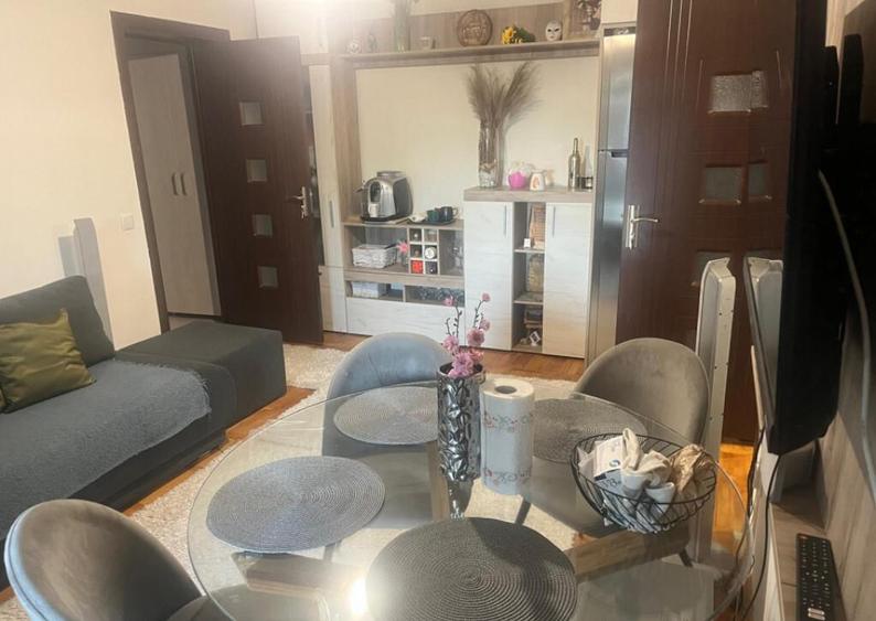 Apartament 2 camere, insula 1 mai, etaj 4 - 14