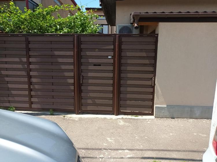 Vanzare proprietate cu doua case si intrari separate curte Giulesti - 23