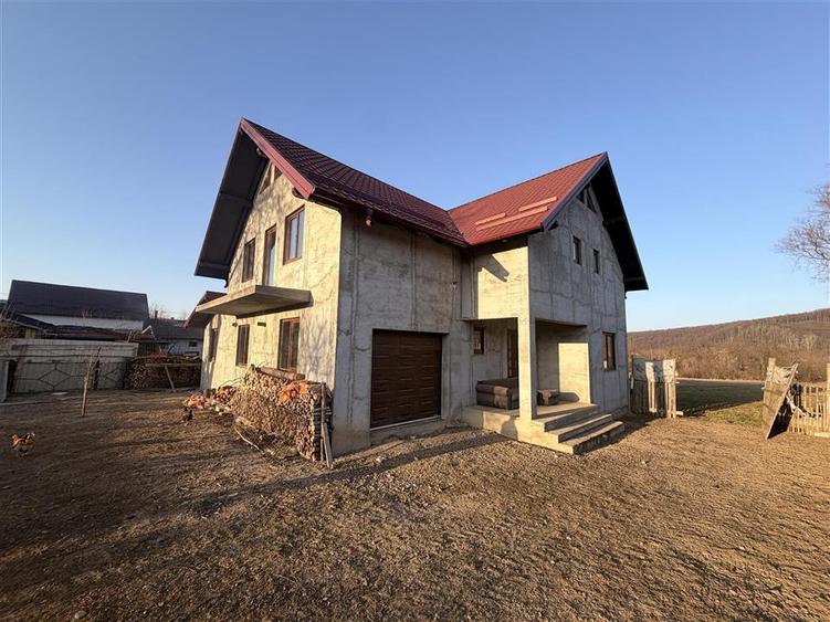 Vilă în Pătrăuți + 8400mp teren - 9