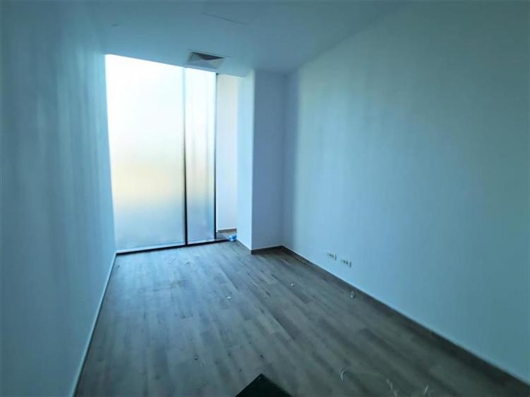 Class A Office Building -  myHive MetrOffice - de la 296 mp - 12