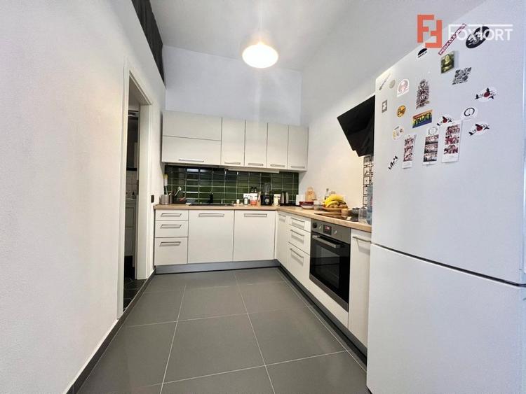 Apartament cu o camera la etajul 1 de vanzare, zona Piata Maria - 6