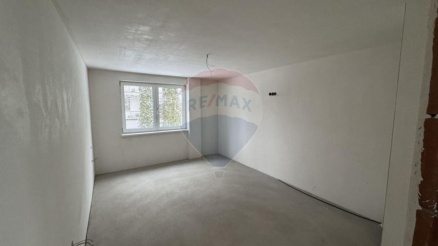 DE VANZARE - Apartament 3 camere, decomandat, Str. Victoriei - 2