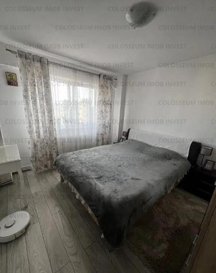 Apartament cu 3 camere,decomandat -zona Astra - 2