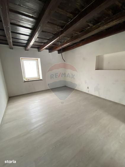 Casa de vanzare in Chirpar / ideala pentru investi?ie/pensiune - 1