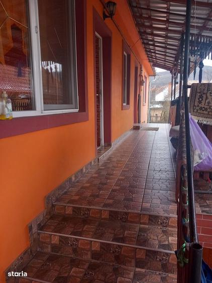 Casa cu etaj,cu garaj, mobilata, utilata, imediat ocupabila Campenita - 3