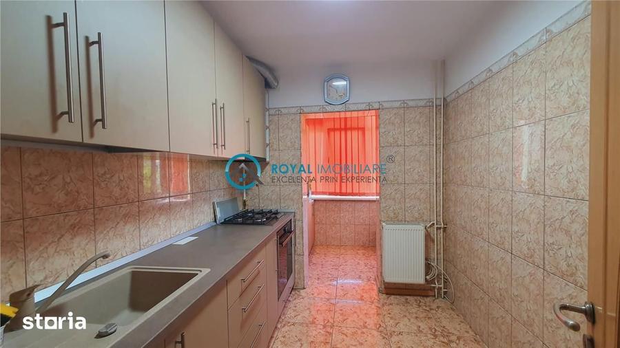 Royal Imobiliare - Vanzare Apartament 3 camere zona 9 Mai - 15