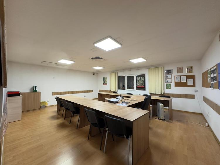 Hala/ showroom de la 300mp la 1796mp, eventual rafturi, zona Vama Iasi - 6