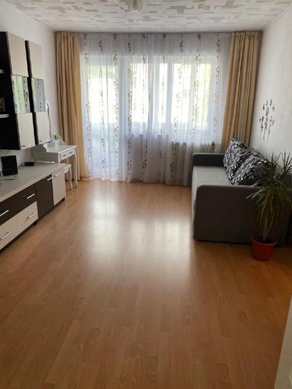 Apartament cu 2 camere semidecomandat, mobilat în Central