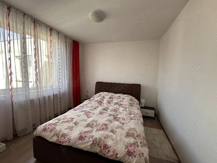 Apartament cu 3 camere semidecomandat în Central