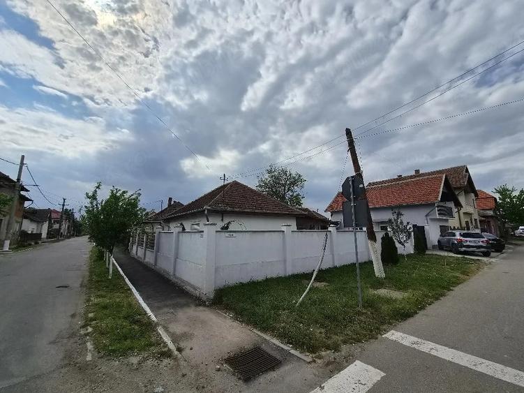 Casă cu Teren 416 Mp în Central