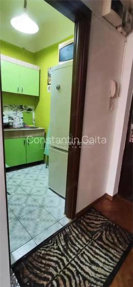 Garsoniera - detine centrala termica - Calea Victoriei - Romana
