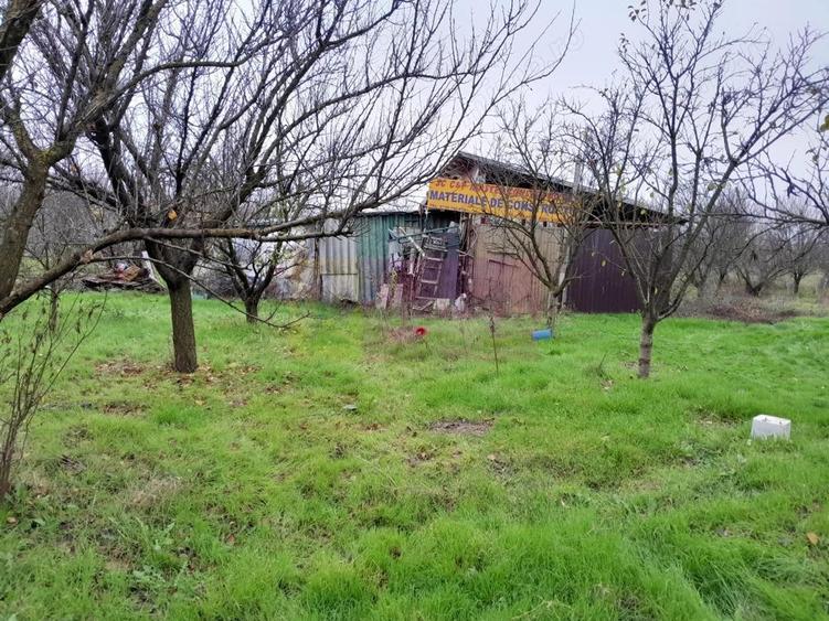 BARCANESTI - casa +curte+teren 16k mp - 8