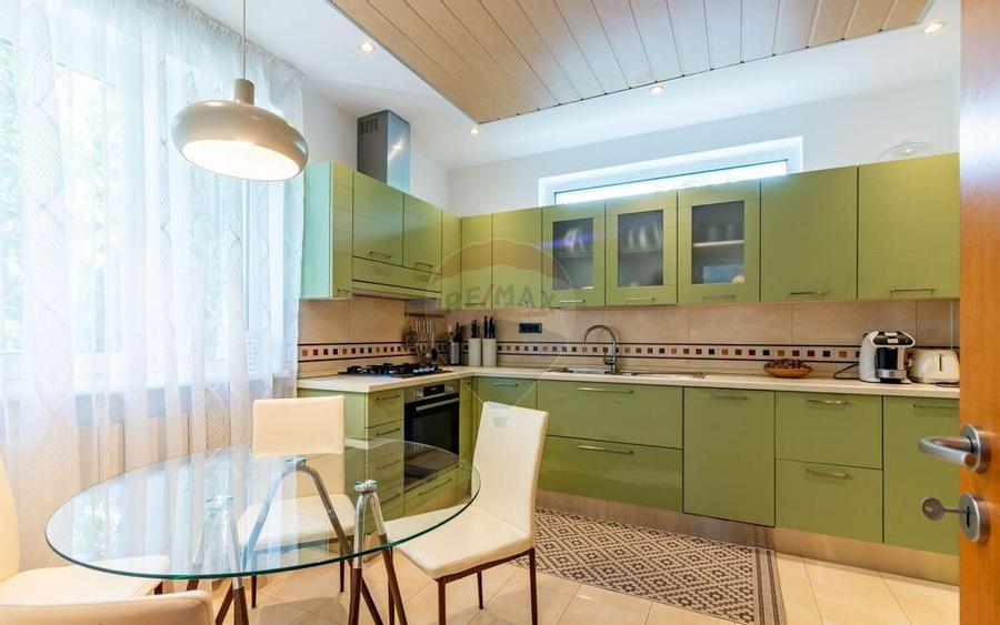 Casa / Vila in Corbeanca, langa lac, zona exclusivista - 8