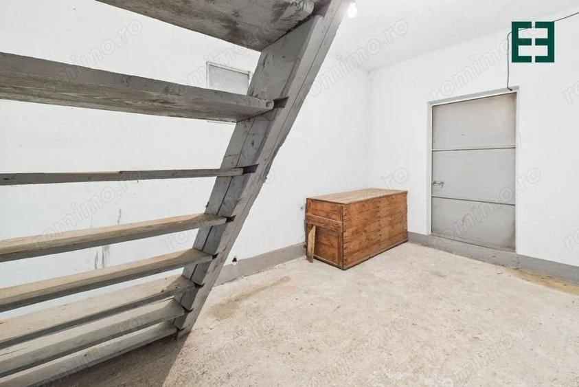 Casa cu 10 camere ?i 1437 mp teren in Ineu - Arad - 1