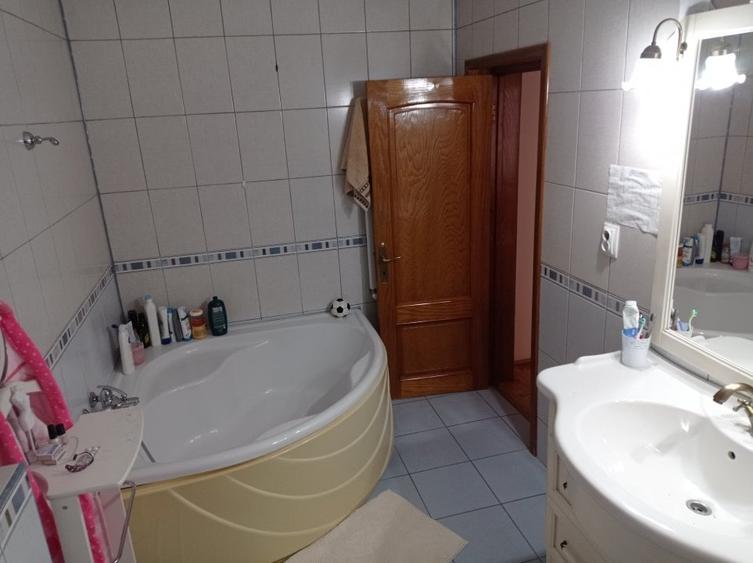 casa / vila Craiovei , RENOVATA /mobilata/utilata ,finisaje superioare - 4