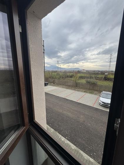Apartament cu 7 camere decomandat în Sânpetru