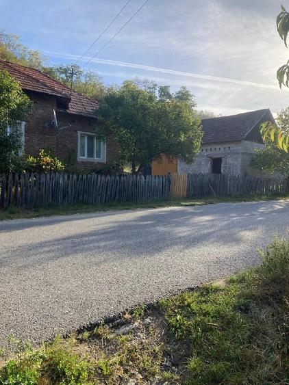 Casă cu 2 camere cu Teren 1300 Mp în Balșa