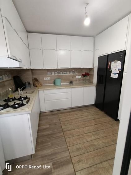 Apartament cu 4 camere decomandat în Micro 17