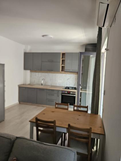 Apartament cu 3 camere în Dumbrăvița