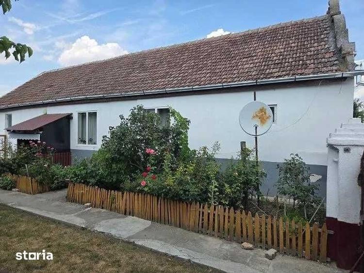 Casă cu 2 camere cu Teren 75 Mp în Uivar