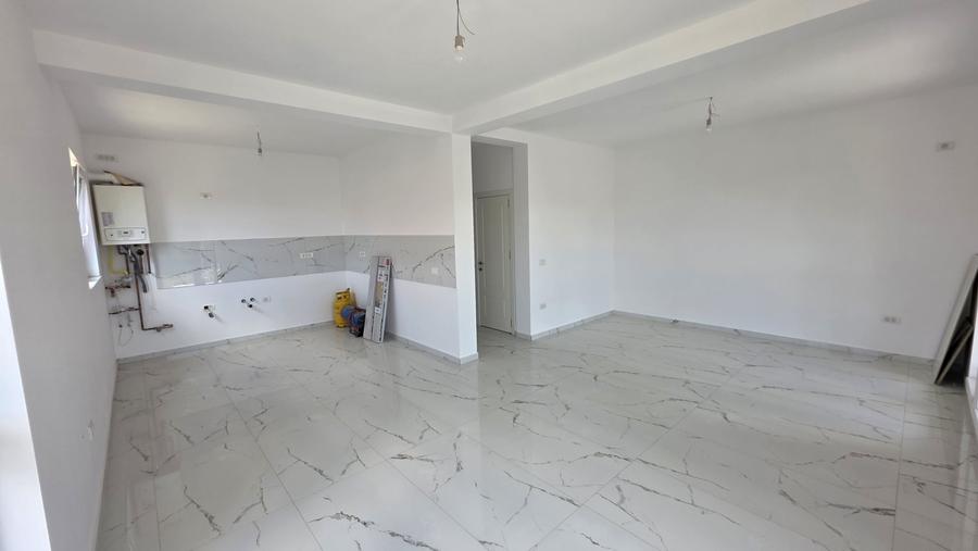Duplex cu 5 camere cu Canalizare în Dumbrăvița