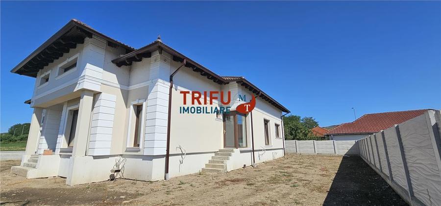 Casă individuală cu 9 camere cu Canalizare în Ciugud