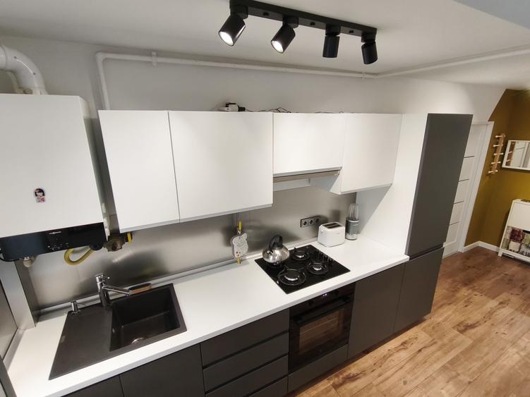 Apartament cu 4 camere semidecomandat în Central
