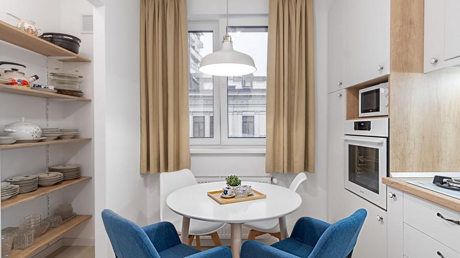 Apartament cu 3 camere semidecomandat în Exterior Nord