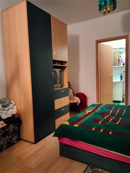 Apartament cu 3 camere decomandat, mobilat în Titan