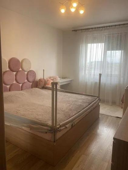 Apartament cu 2 camere decomandat, mobilat în Tractorul