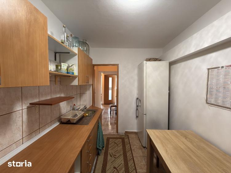Apartament cu 3 camere decomandat în Lipovei