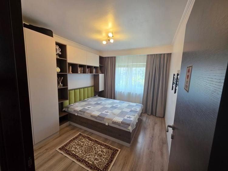 Apartament cu 3 camere decomandat în Girocului