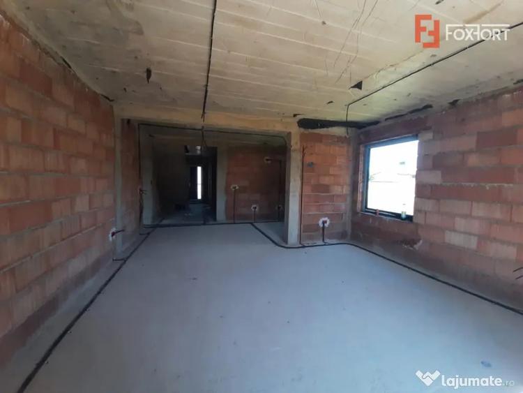 Casă cu 5 camere cu Teren 300 Mp în Ghiroda