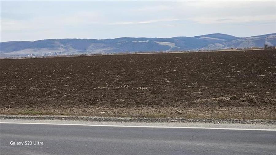 Teren Construcții extravilan de 30700 mp, în Feldioara