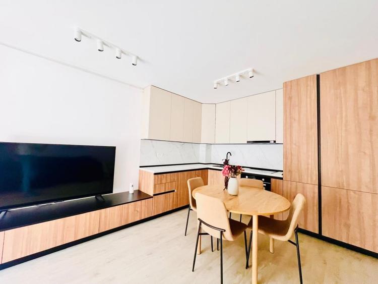 Apartament cu 2 camere semidecomandat, mobilat în Pipera
