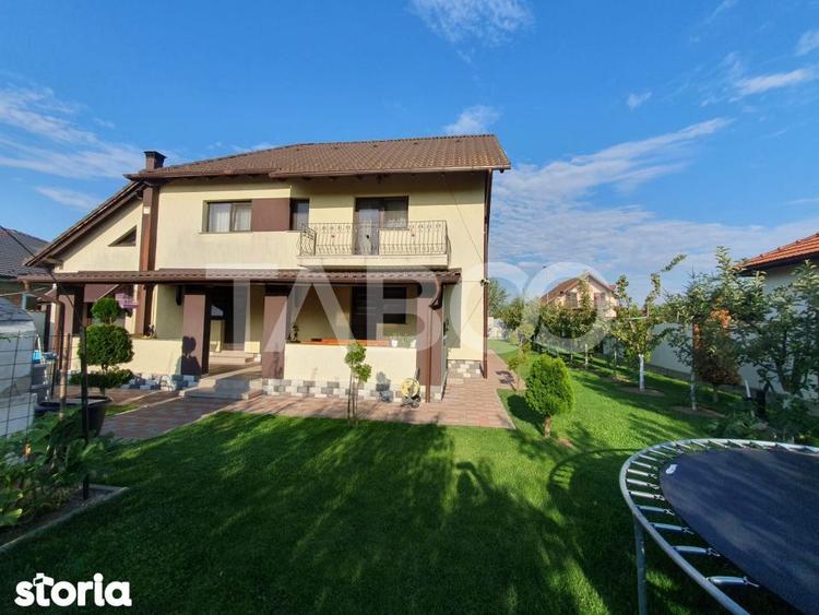 Casă cu 4 camere cu Piscina în Central