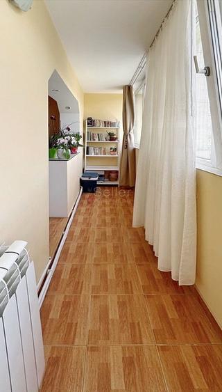 Apartament cu 4 camere decomandat, mobilat în Calea București