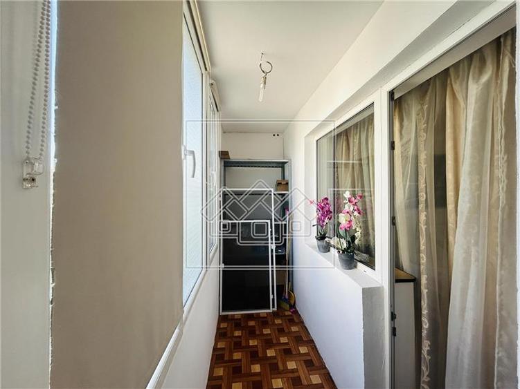 Apartament cu 3 camere decomandat în Turnișor